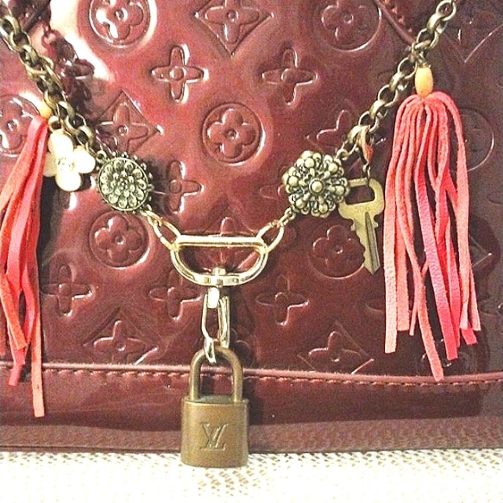 AUTHENTIC Louis Vuitton LOCK & KEY #306 Vintage BRASS added to Purse Chain Charm